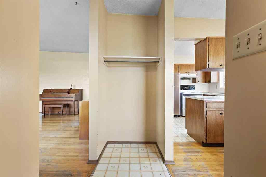 MLS® A2257410 - 3734 37 Street SW in Rutland Park Calgary, Residential