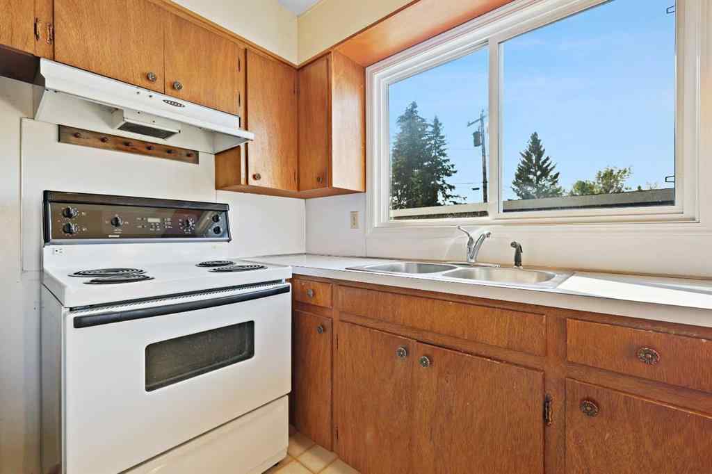 MLS® A2257410 - 3734 37 Street SW in Rutland Park Calgary, Residential