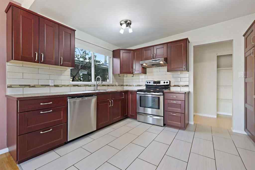 MLS® A2257410 - 3734 37 Street SW in Rutland Park Calgary, Residential