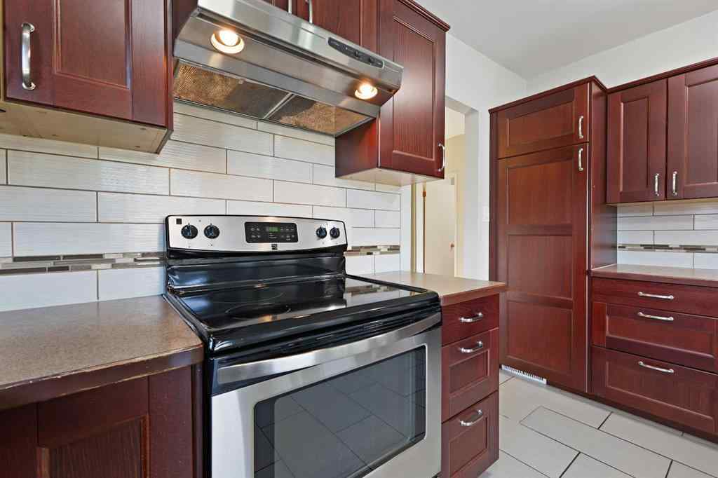 MLS® A2257410 - 3734 37 Street SW in Rutland Park Calgary, Residential