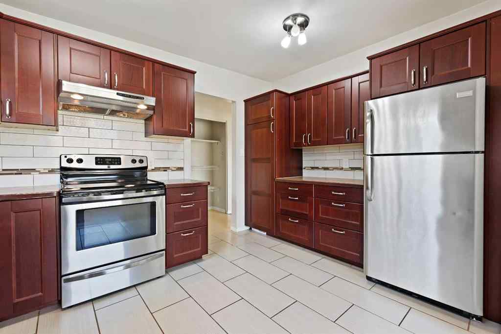 MLS® A2257410 - 3734 37 Street SW in Rutland Park Calgary, Residential