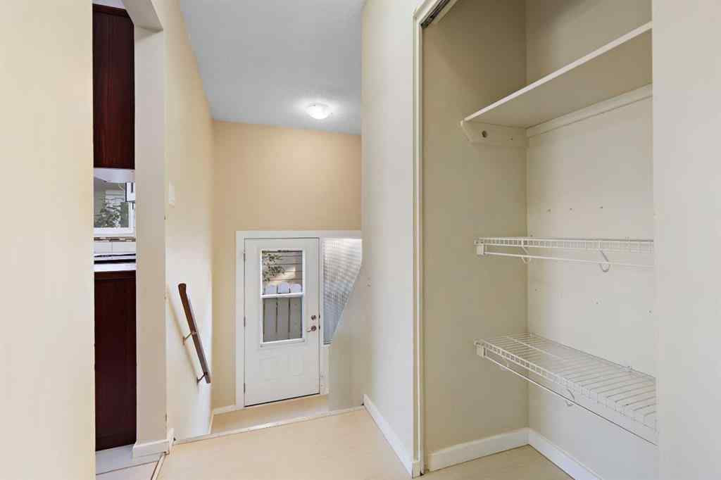 MLS® A2257410 - 3734 37 Street SW in Rutland Park Calgary, Residential