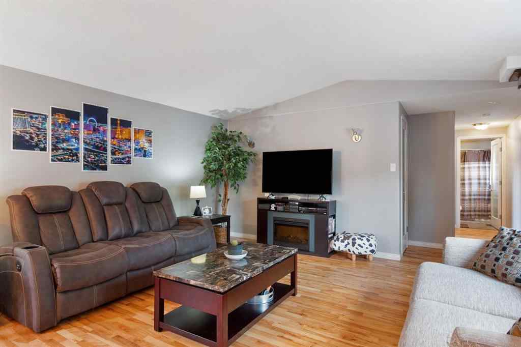 MLS® A2257415 - 4 Birch Close  in NONE Olds, Residential