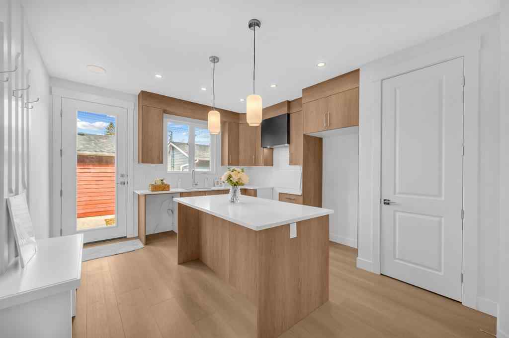 MLS® A2257423 - Unit #2 426 13 Avenue NE in Renfrew Calgary, Residential