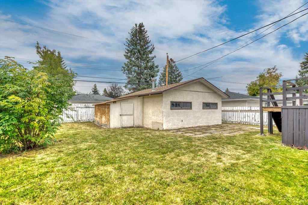 MLS® A2257431 - 4307 Brisebois Drive NW in Brentwood Calgary, Residential