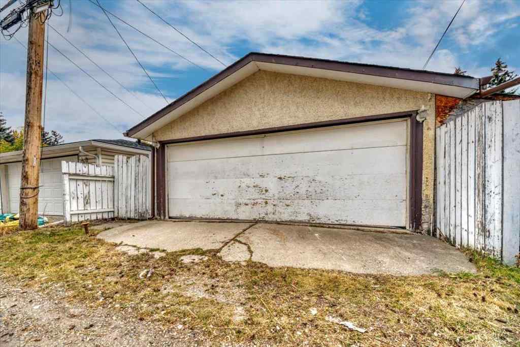 MLS® A2257431 - 4307 Brisebois Drive NW in Brentwood Calgary, Residential