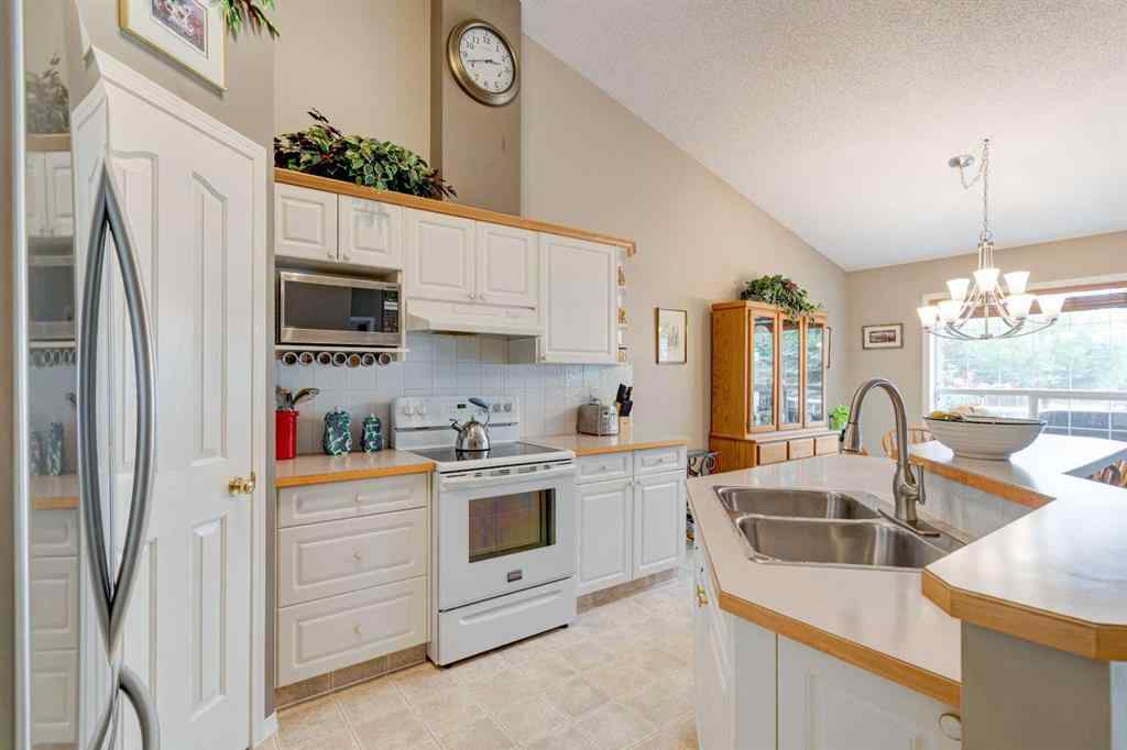 MLS® A2257433 - 83 Mt Douglas Villas SE in McKenzie Lake Calgary, Residential