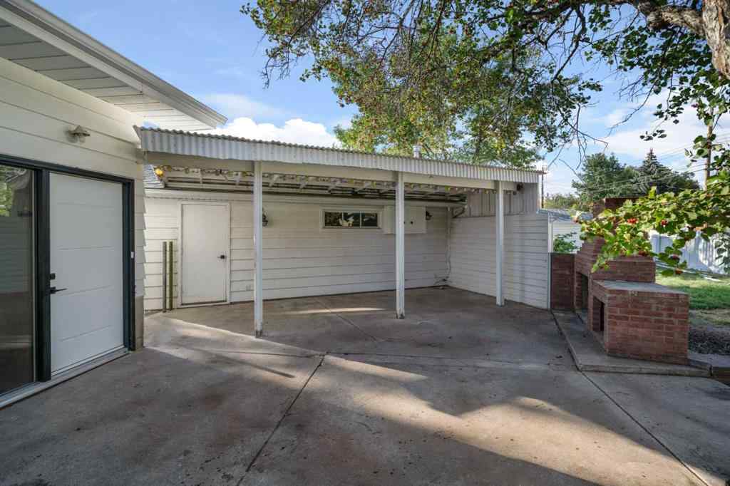 MLS® A2257436 - 3212 Breen Crescent NW in Brentwood Calgary, Residential