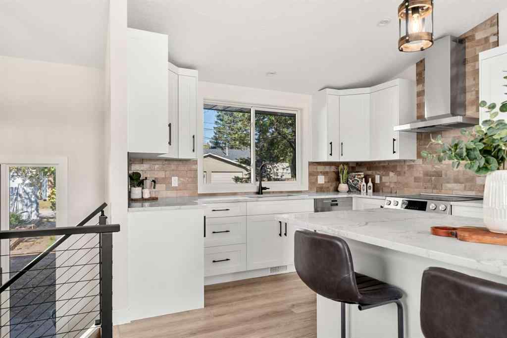 MLS® A2257436 - 3212 Breen Crescent NW in Brentwood Calgary, Residential