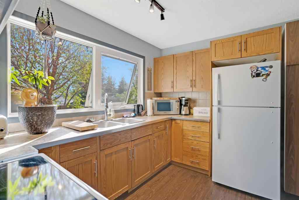 MLS® A2257448 - 6016 37 Street SW in Lakeview Calgary, Residential
