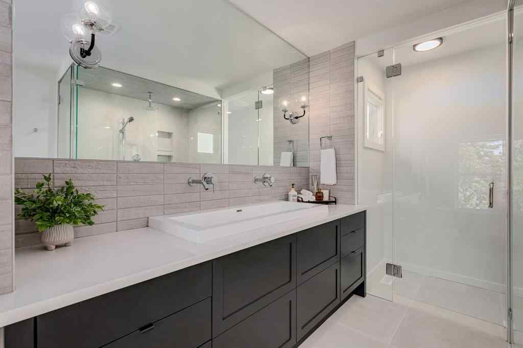 MLS® A2257474 - 2636 30 Street SW in Killarney/Glengarry Calgary, Residential