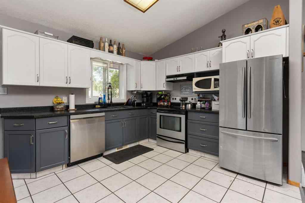 MLS® A2257482 - 6122 32 Avenue  in Century Meadows Camrose, Residential