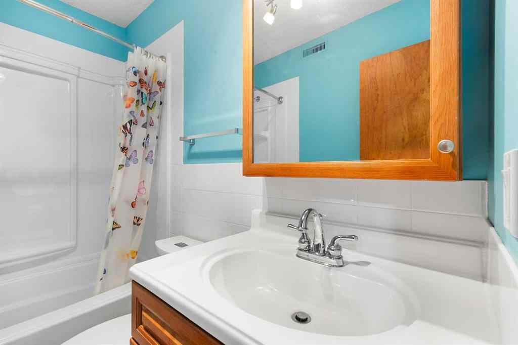 MLS® A2257485 - 5602 57 Avenue  in NONE Olds, Residential