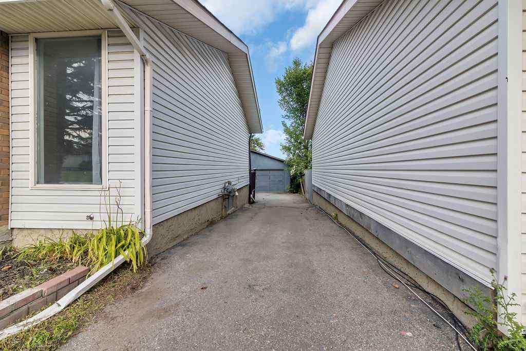 MLS® A2257486 - 10 Radcliffe Crescent SE in Albert Park/Radisson Heights Calgary, Residential
