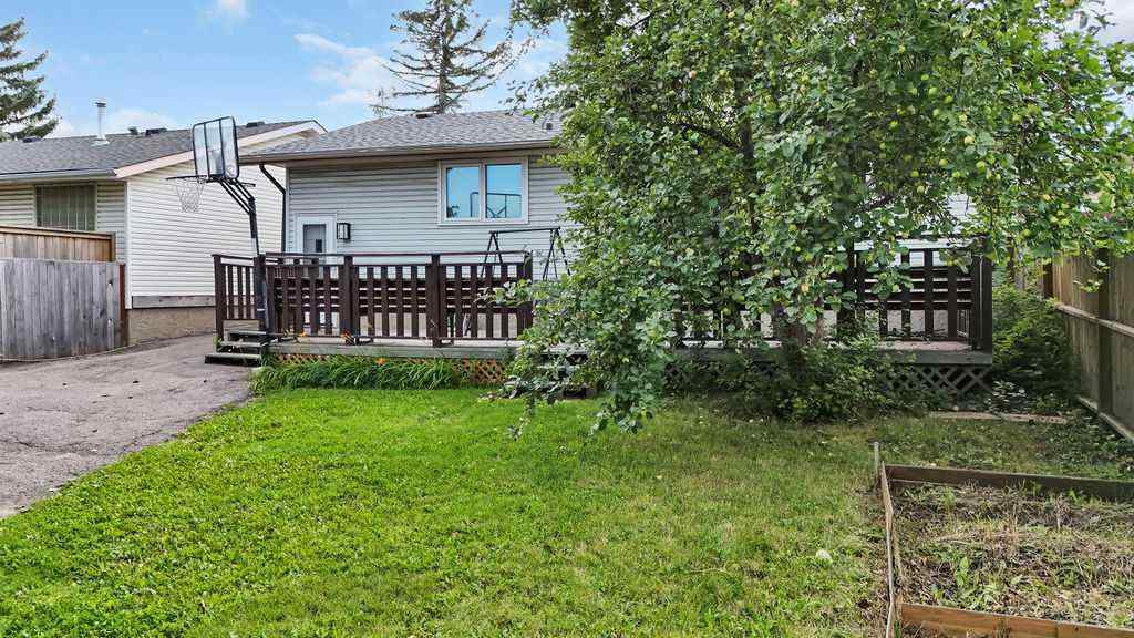 MLS® A2257486 - 10 Radcliffe Crescent SE in Albert Park/Radisson Heights Calgary, Residential