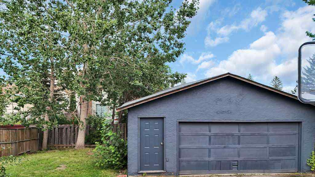 MLS® A2257486 - 10 Radcliffe Crescent SE in Albert Park/Radisson Heights Calgary, Residential