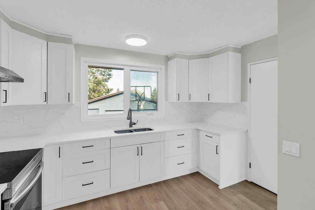 MLS® A2257486 - 10 Radcliffe Crescent SE in Albert Park/Radisson Heights Calgary, Residential