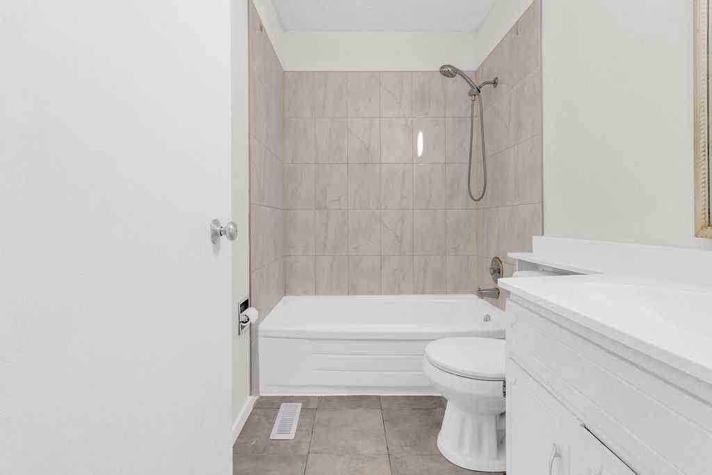 MLS® A2257486 - 10 Radcliffe Crescent SE in Albert Park/Radisson Heights Calgary, Residential
