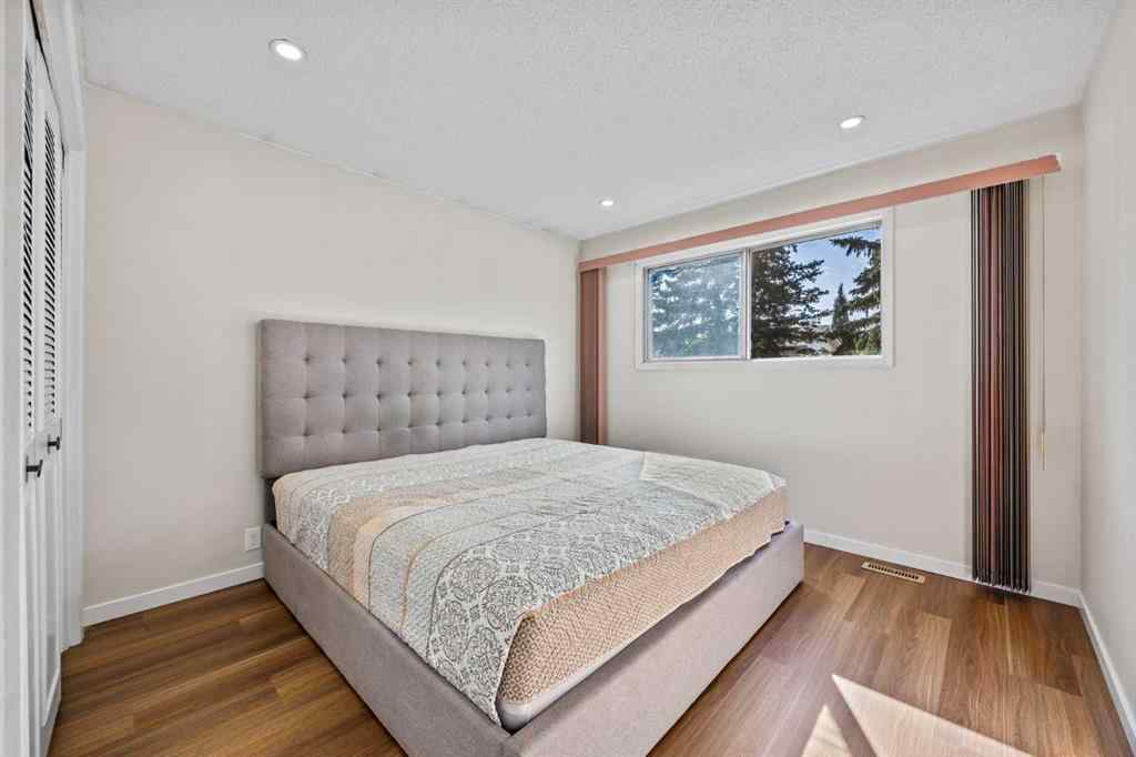 MLS® A2257487 - 6419 28 Avenue NE in Pineridge Calgary, Residential