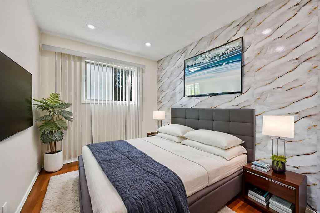 MLS® A2257487 - 6419 28 Avenue NE in Pineridge Calgary, Residential