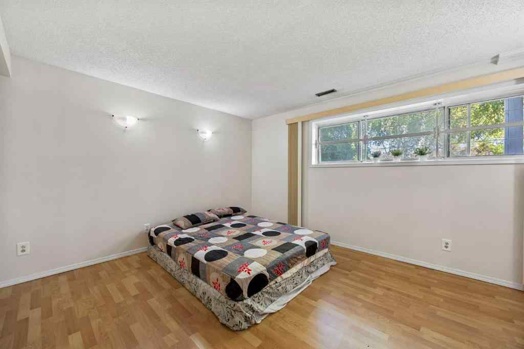 MLS® A2257487 - 6419 28 Avenue NE in Pineridge Calgary, Residential