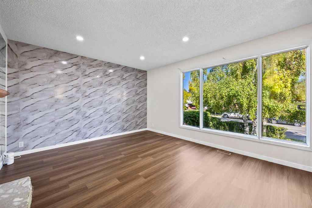 MLS® A2257487 - 6419 28 Avenue NE in Pineridge Calgary, Residential