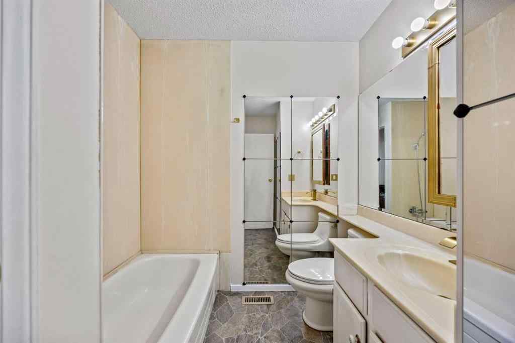 MLS® A2257487 - 6419 28 Avenue NE in Pineridge Calgary, Residential
