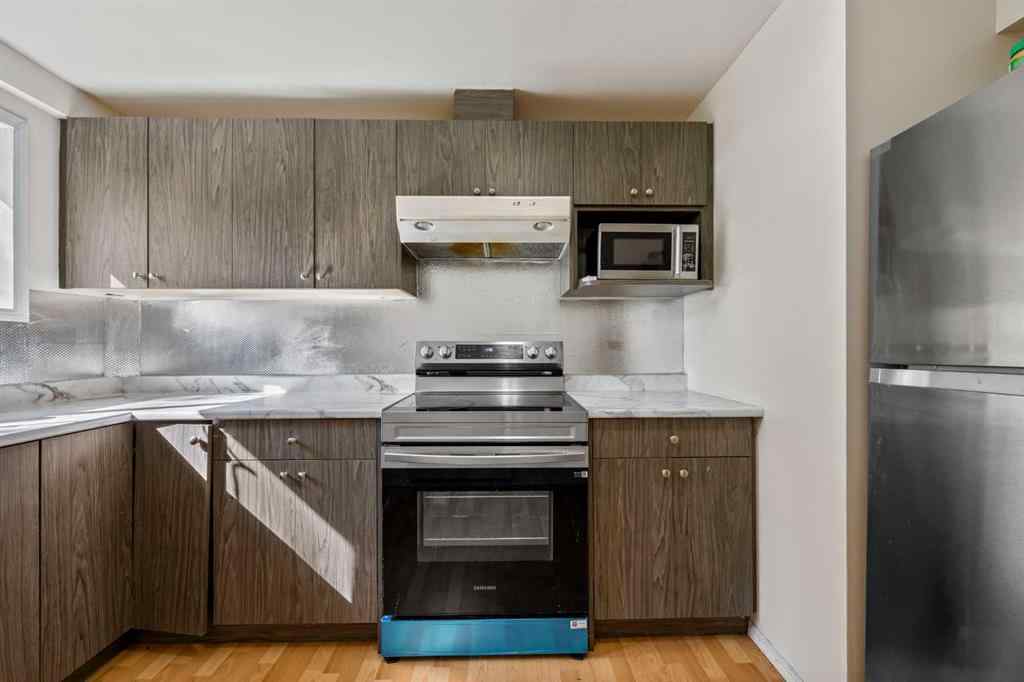 MLS® A2257487 - 6419 28 Avenue NE in Pineridge Calgary, Residential