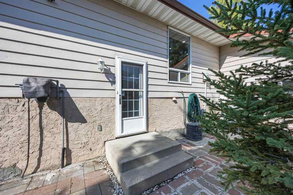 MLS® A2257487 - 6419 28 Avenue NE in Pineridge Calgary, Residential