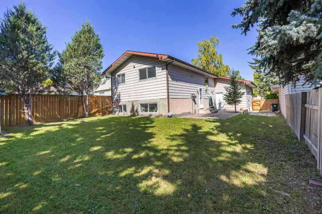 MLS® A2257487 - 6419 28 Avenue NE in Pineridge Calgary, Residential