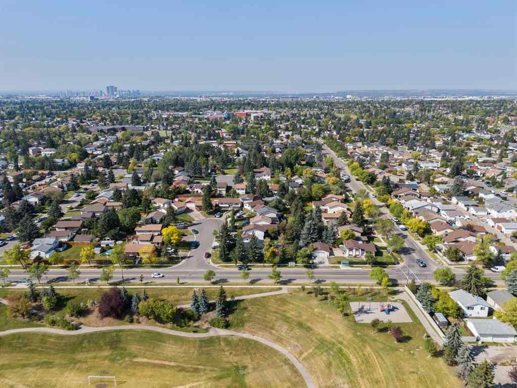 MLS® A2257487 - 6419 28 Avenue NE in Pineridge Calgary, Residential