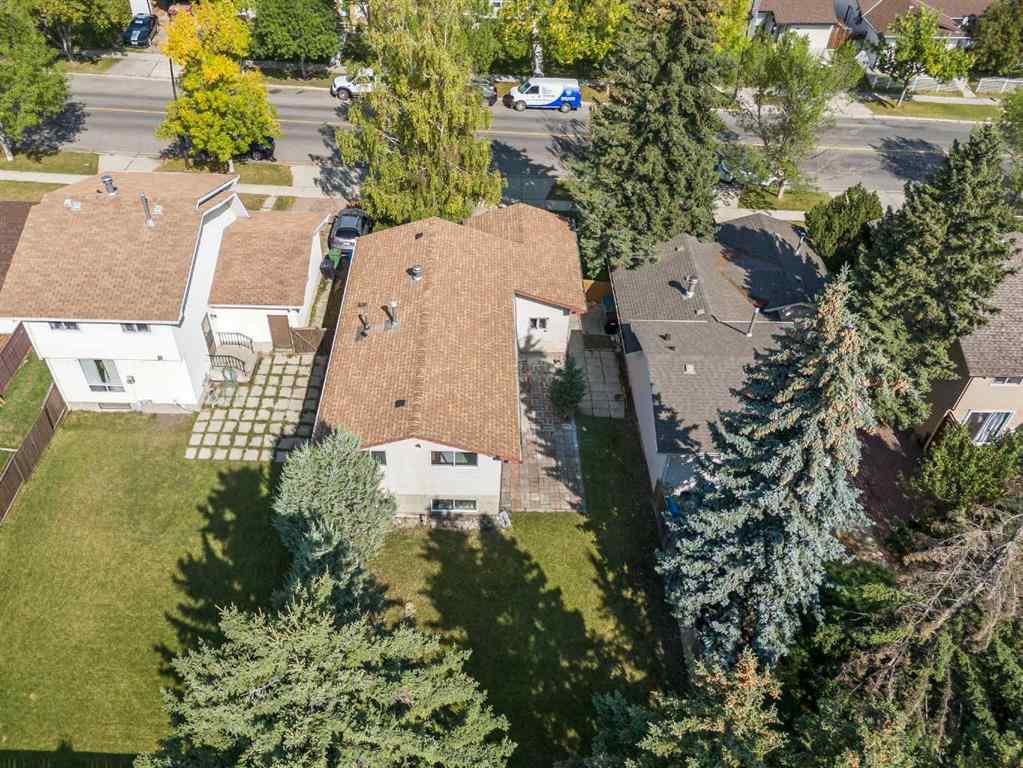 MLS® A2257487 - 6419 28 Avenue NE in Pineridge Calgary, Residential