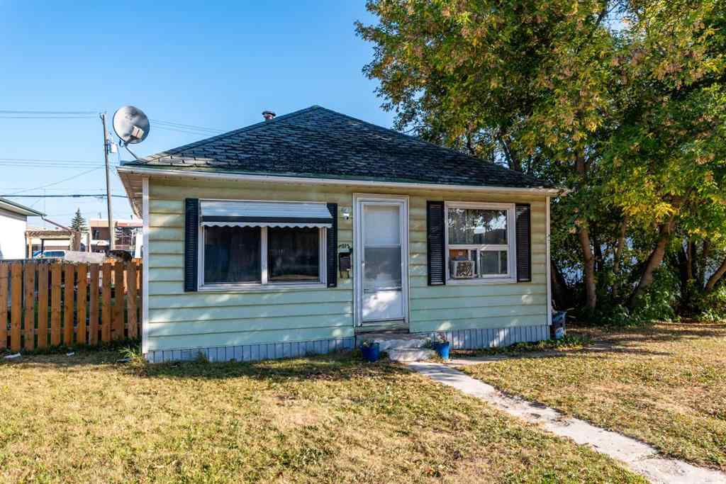MLS® A2257492 - 5012 47 Street  in Central Business District Lloydminster, Residential