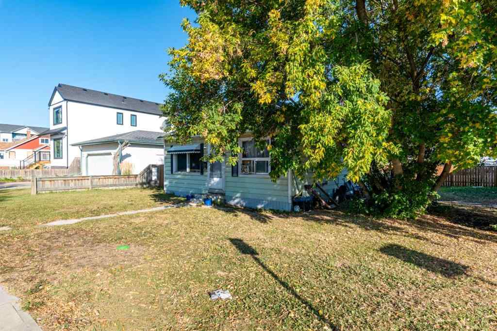 MLS® A2257492 - 5012 47 Street  in Central Business District Lloydminster, Residential