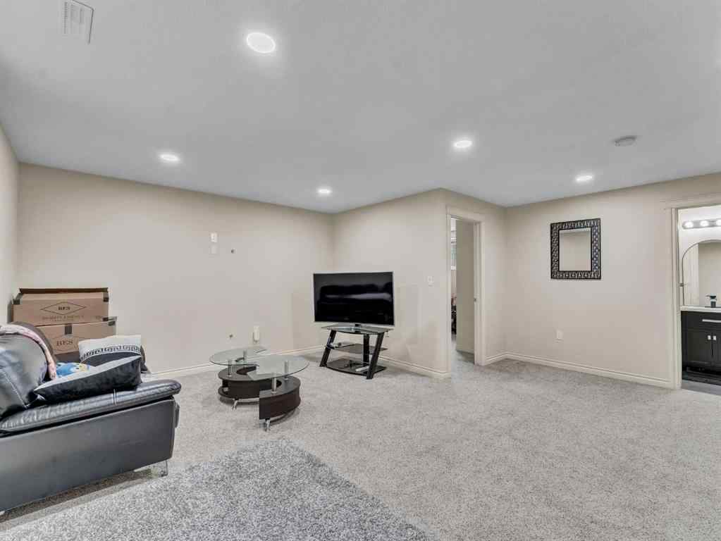 MLS® A2257494 - 592 Vista Drive SE in SE Southridge Medicine Hat, Residential