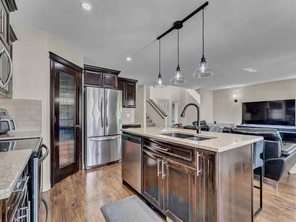 MLS® A2257494 - 592 Vista Drive SE in SE Southridge Medicine Hat, Residential