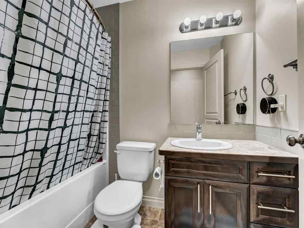 MLS® A2257494 - 592 Vista Drive SE in SE Southridge Medicine Hat, Residential