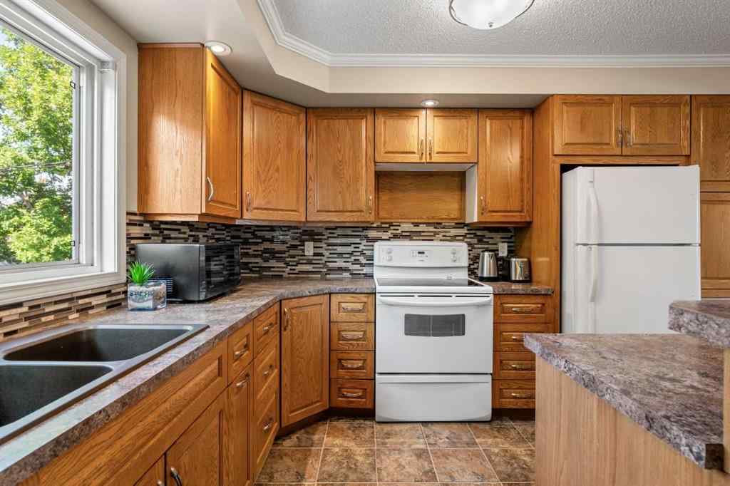 MLS® A2257498 - 1364 Lake Michigan Crescent SE in Bonavista Downs Calgary, Residential