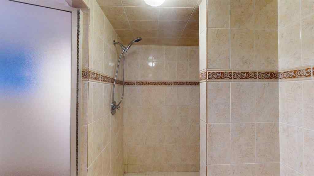 MLS® A2257509 - 195 Becker Crescent  in Dickinsfield Fort McMurray, Residential