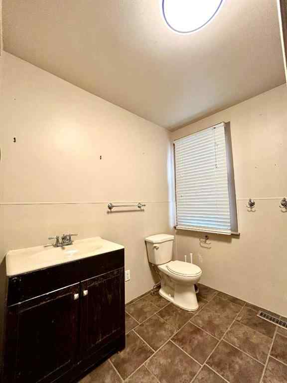 MLS® A2257515 - 1214 9 Avenue N in Senator Buchanan Lethbridge, Residential