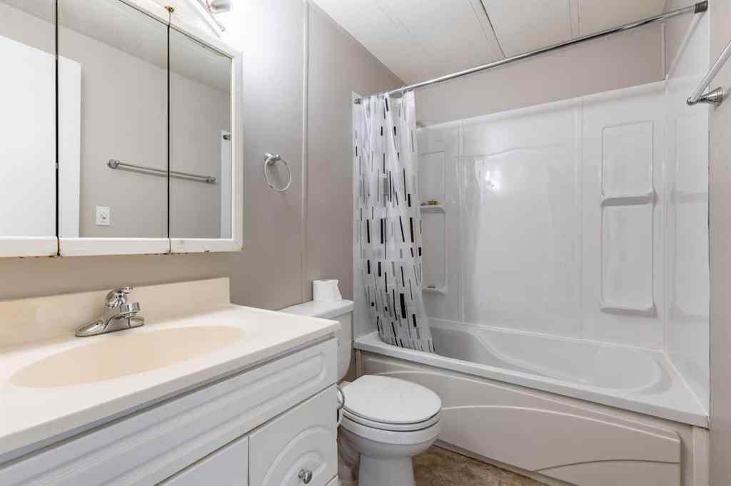 MLS® A2257536 - 7502 Old TransCanada Highway  in NONE Rural Cypress County, Residential