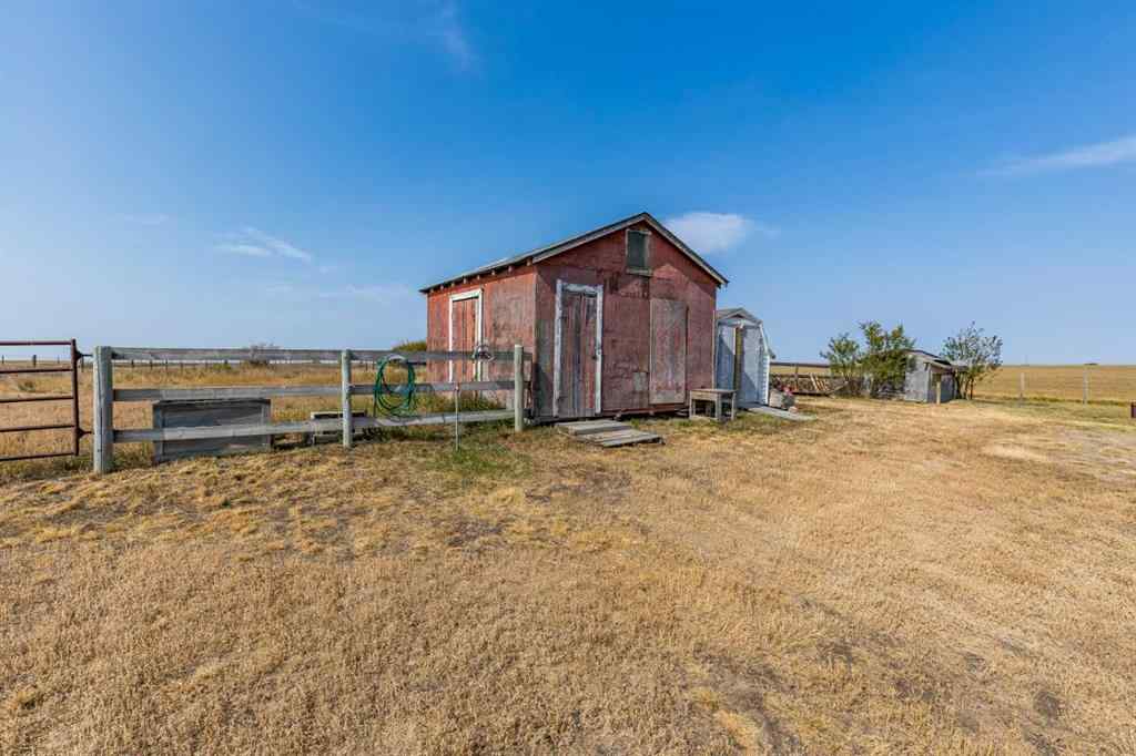 MLS® A2257536 - 7502 Old TransCanada Highway  in NONE Rural Cypress County, Residential