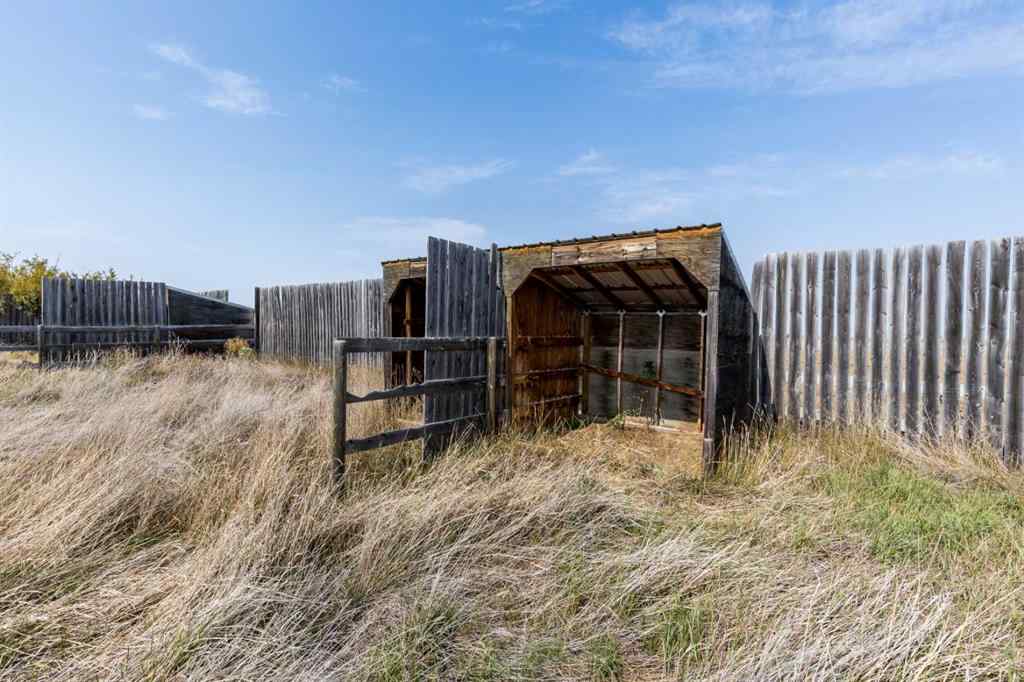 MLS® A2257536 - 7502 Old TransCanada Highway  in NONE Rural Cypress County, Residential