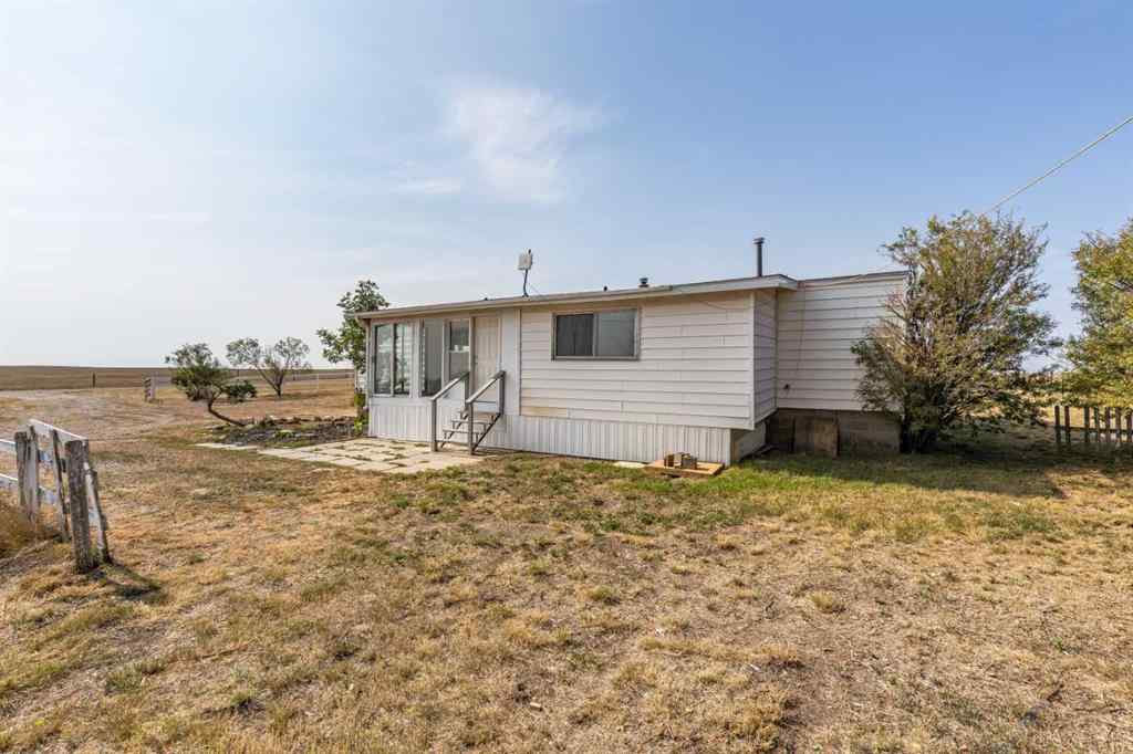 MLS® A2257536 - 7502 Old TransCanada Highway  in NONE Rural Cypress County, Residential