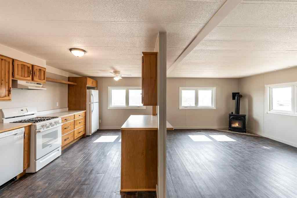MLS® A2257536 - 7502 Old TransCanada Highway  in NONE Rural Cypress County, Residential