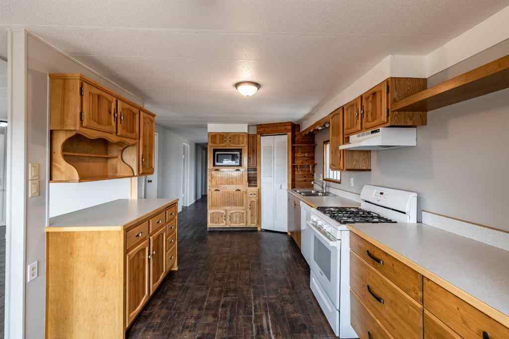 MLS® A2257536 - 7502 Old TransCanada Highway  in NONE Rural Cypress County, Residential