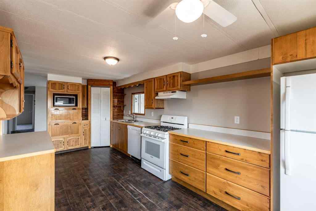 MLS® A2257536 - 7502 Old TransCanada Highway  in NONE Rural Cypress County, Residential