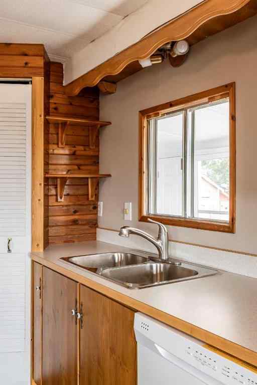 MLS® A2257536 - 7502 Old TransCanada Highway  in NONE Rural Cypress County, Residential
