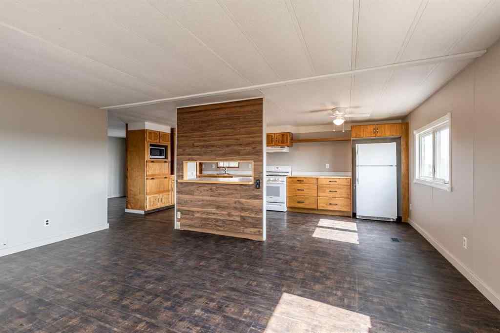 MLS® A2257536 - 7502 Old TransCanada Highway  in NONE Rural Cypress County, Residential