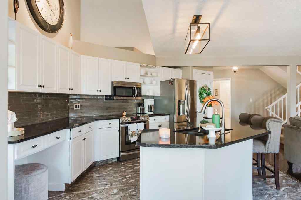 MLS® A2257541 - 6110 93A Street  in Country Club Estates Grande Prairie, Residential
